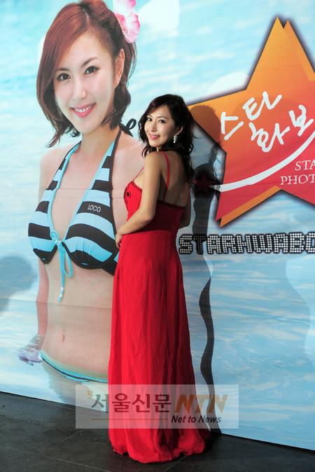 [NOW포토] 슈 “빨간 드레스 잘 어울리죠?”