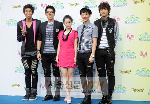 [NOW포토] 섹시남 2AM · 인형같은 최아라 “잘 어울리죠?”