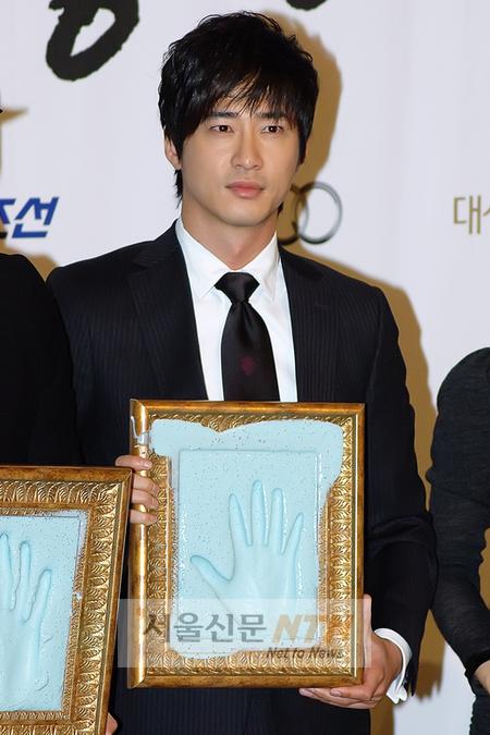 [NOW포토] 강지환, ‘제 손 모양 어때요?’