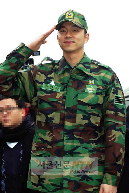 [NOW포토] 전역 공유 “집밥 먹고 싶습니다”