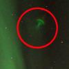 UFO? 노르웨이 오로라 속 미스터리 물체 포착