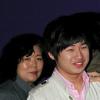 [NTN포토] 윤정희, 손자에게 보내는 ‘따뜻한 손길’