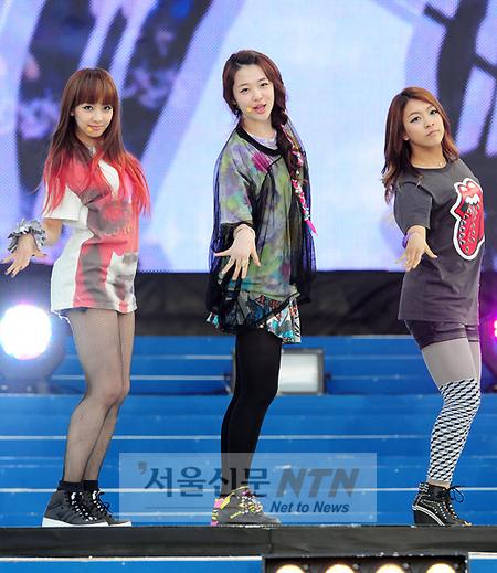 [NTN포토] f(x), 세계최초 3D 축하공연~