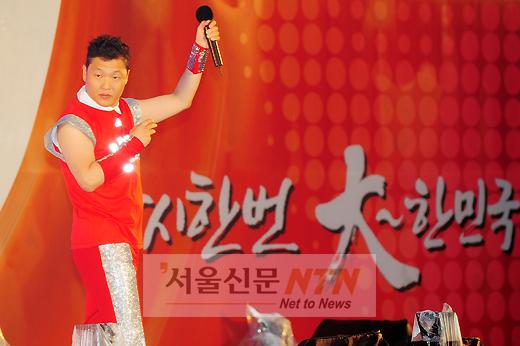 [NTN포토] 싸이, ‘2002 월드컵 잊지 않으셨죠?’