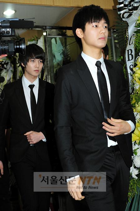 [NTN포토] 故박용하 빈소 찾은 ‘강민혁·이종현’