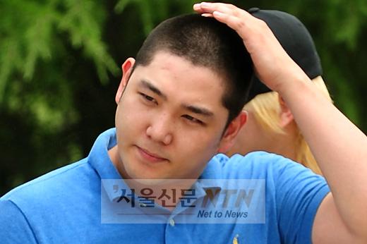 Ntn포토] 강인 '군인머리 잘어울리죠?'