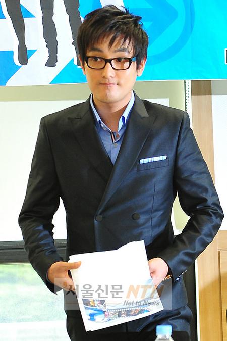 [NTN포토] ‘연예인 표준계약서 제정 성과 및 발전방안’ 간담회 패널로 나선 강타