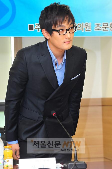 [NTN포토] 정중하게 인사하는 강타