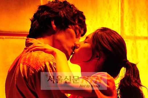 [NTN포토] 한정수·김정화, ‘뜨거운 키스’