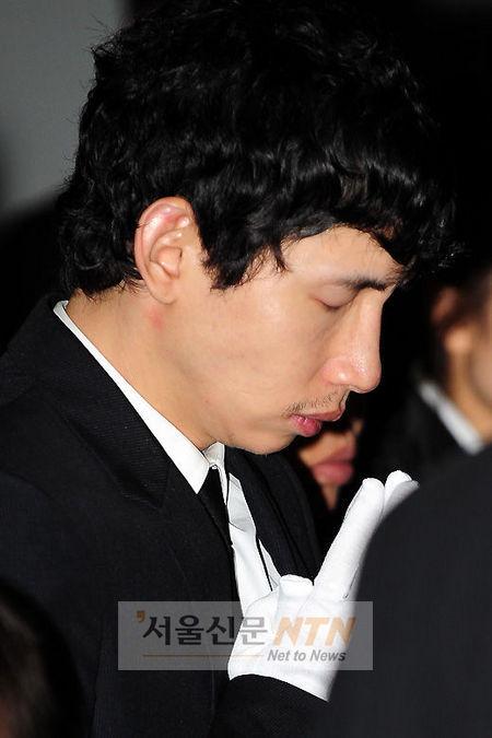 [NTN포토] 봉태규, ‘아버지 부디 좋은 곳으로···’