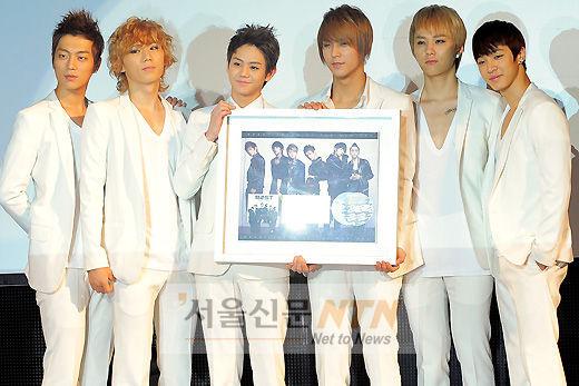 [NTN포토] 비스트 ‘골든디스크상 받았어요’