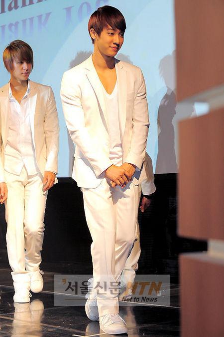 [NTN포토] 비스트 이기광 ‘수줍은 발걸음’