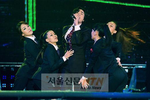 [NTN포토] 조성모, ‘여자들에게 인기 최고!’