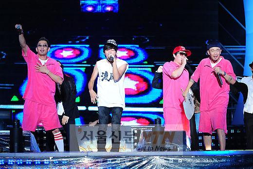 [NTN포토] 동호, ‘DJ D.O.C 형님들과 한 무대’