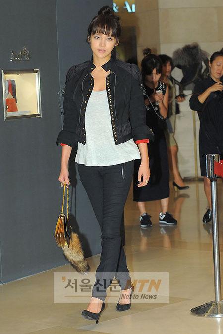 [NTN포토] 박시연 ‘도도한 걸음걸이’