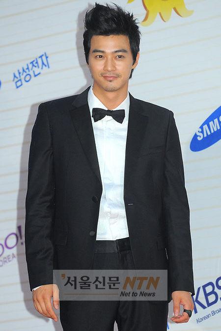 [NTN포토] 김지훈 ‘나비넥타이 멋있죠?’