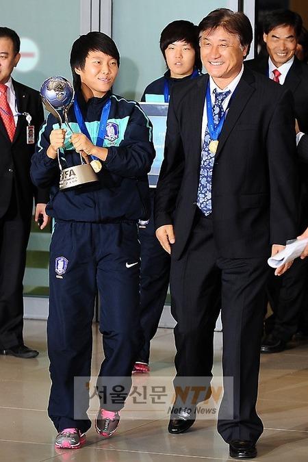 [NTN포토] 김아름·최덕주 감독 ‘우승하고 돌아왔어요’