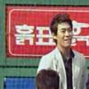 ‘슈퍼스타K2’ 존박, 바지에 손넣고 애국가 제창 ‘자세논란’