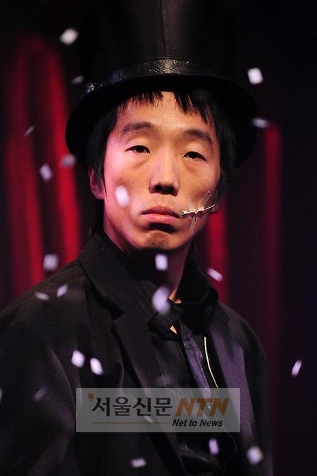 [NTN포토] ‘개미핥기’ 이광채 ‘무표정의 미학’