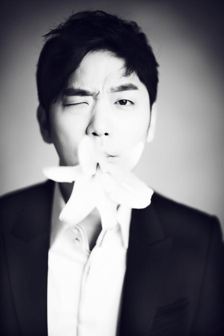 ‘전국투어’ 이적, 소극장 성공신화 다시 쓸까