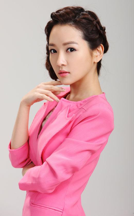 ‘얼짱리포터’ 민송아, 직접 만든 드레스 입고 모델 나서