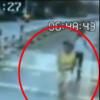 남친과 싸우다 달리는 버스에…CCTV 포착