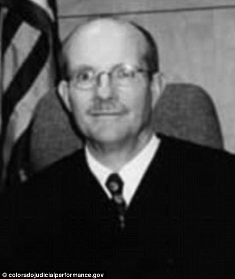 576년형 선고한 폴 킹 판사