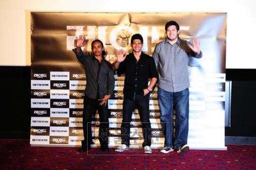 영화 ‘레이드’ 시사회 포토월