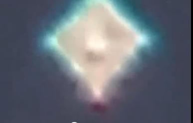 2004년에 포착된 다이아몬드 형태의 UFO 영상 캡쳐