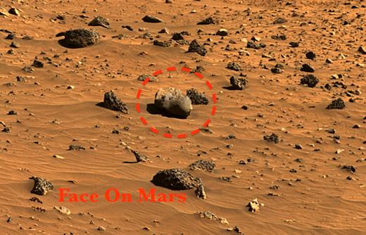 인간 닮은 부서진 조각