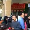 [중국통신] 길거리에서 함께 샤워하는 커플 화제