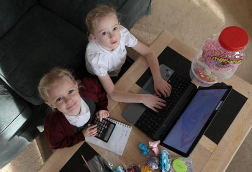 英 최연소 CEO인 애플야드 자매의 모습.