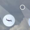 말레이機 외계인 납치설…항공기 미행하는 UFO 사진 주목