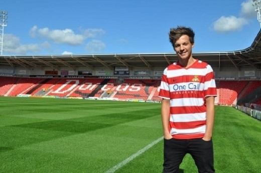 돈캐스터 로버스 소속으로 경기에 직접 나서기도 한 루이스 톰린슨(출처 데일리메일)