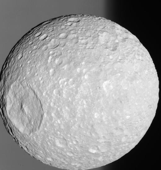 지름 390km 토성의 달 미마스(Mimas)