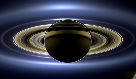 태양을 배경으로 촬영한 토성