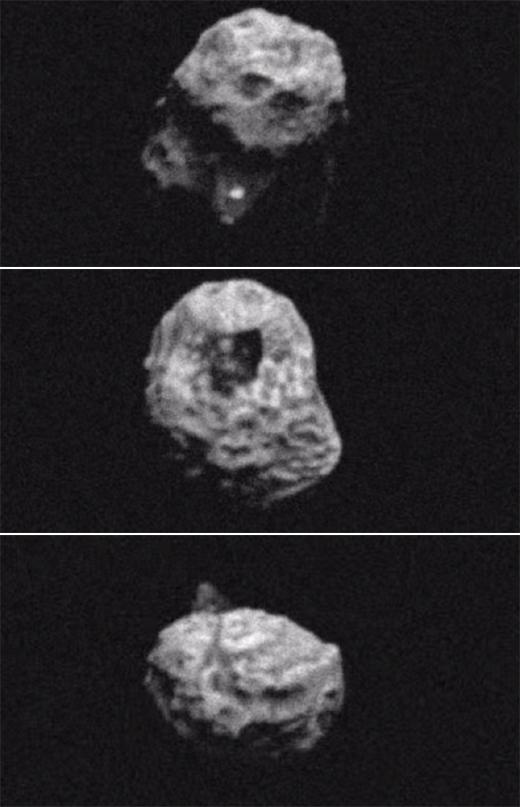 회전 중인 소행성을 통해 피라미드 물체가 선명하게 확인된다