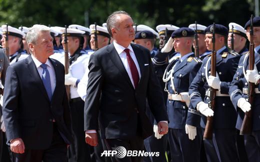 안드레이 키스카 슬로바키아 대통령(오른쪽)