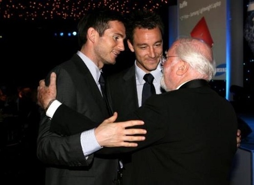 첼시 레전드 람파드, 존 테리와 대화를 나누고 있는 아텐보로 감독