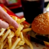 패스트푸드 먹어도 ‘살 안찌는 방법’ 있다 (연구)