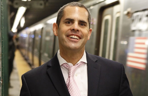 ‘지하철에서 여자를 만나는 법’이란 책을 출간한 브라이언 로빈슨(48)