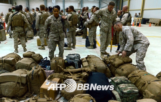 26일(현지시간) 아프가니스탄 레더넥 기지에서 철수, 준비를 하는 미 해병대.ⓒ AFPBBNews=News1