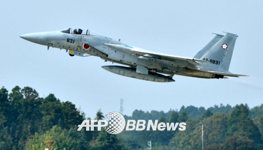 25일 일본 자위대 창설 60주년 행사에 참가한 항공자위대 주력기 F-15J/DJ  ⓒ AFPBBNews=News1