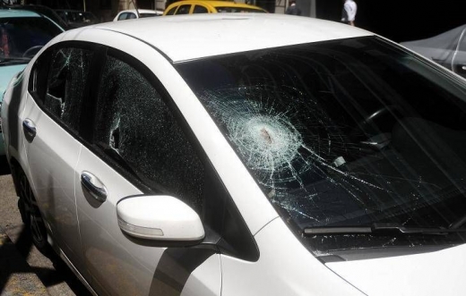 “차고 앞에 주차를? 도끼로 부숴주마!”