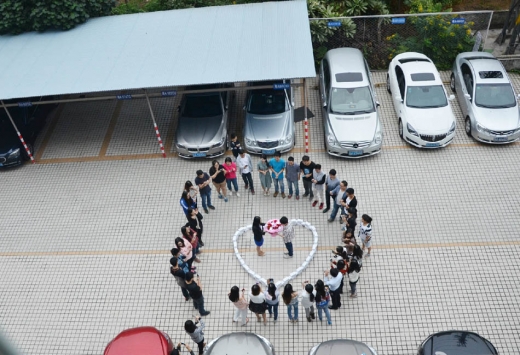 아이폰6 99대로 고백하는 중국 남성