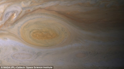 목성의 대적점은 목성 상층부 대기가 햇빛에 의해 분해된 단순 화학물질이라고 전문가들은 보고 있다.