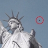 혹시 산타?…자유의 여신상 근처 UFO 포착