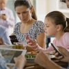 식사 때라도 아이 위해 스마트폰 쓰지 마세요 (美 연구)
