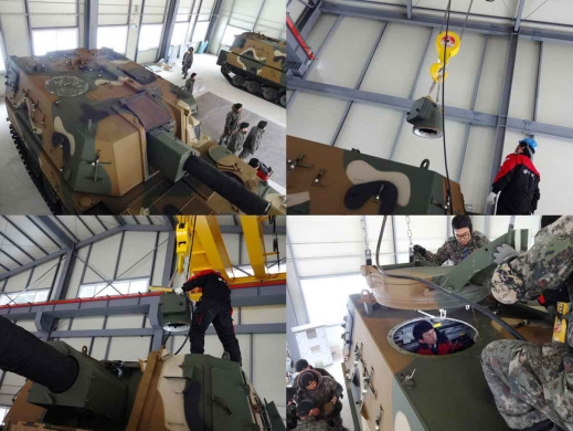 신품 K-9에 조준을 위한 방향포경과 기관총 큐폴라(Cupola)를 설치하는 모습