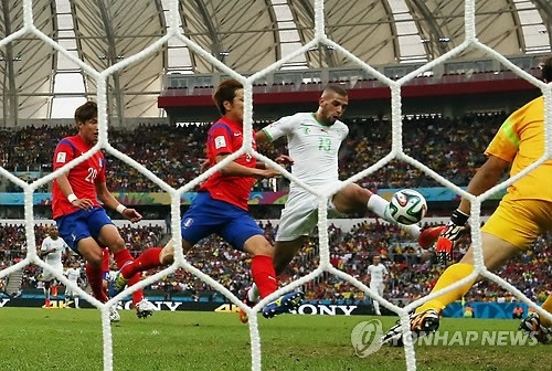 한국전 선제골 넣는 알제리(연합뉴스)